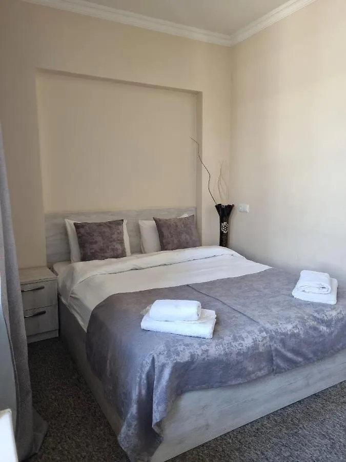 Tbilisi Express Bed & Breakfast 3*,